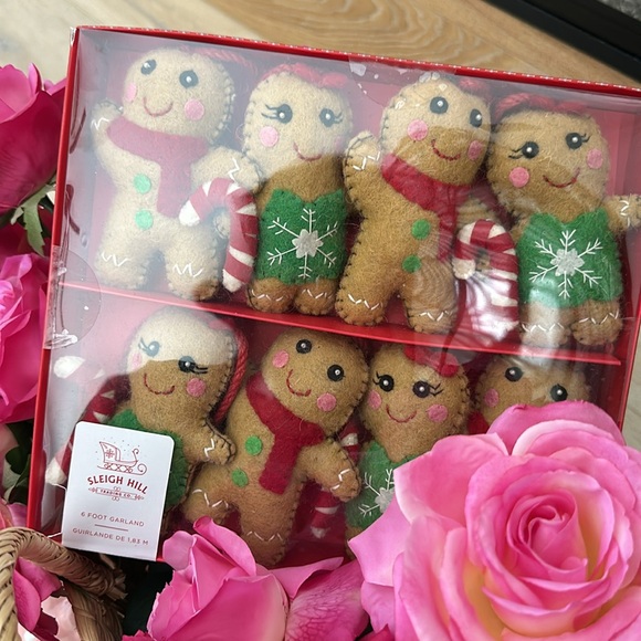 Sleigh Hill gingerbread girl boy felt garland 6 ft - Picture 6 of 6